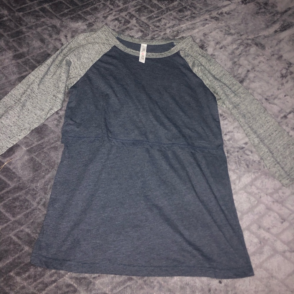 Nursing raglan top NWOT